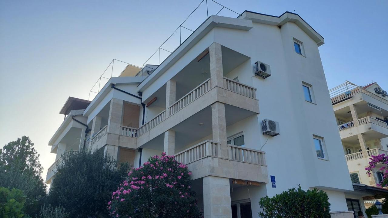 Apartments Eti Bol Luaran gambar